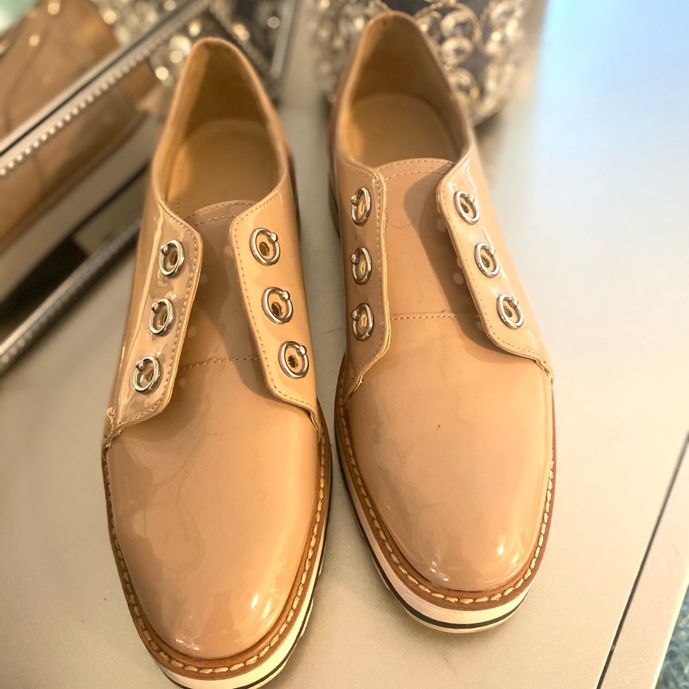 Zara’s Nude Faux Patent Leather Shoe